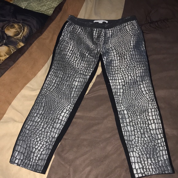 DIANE VON FURSTENBERG silver and black reptile print pants size 6 💕 - Picture 3 of 11